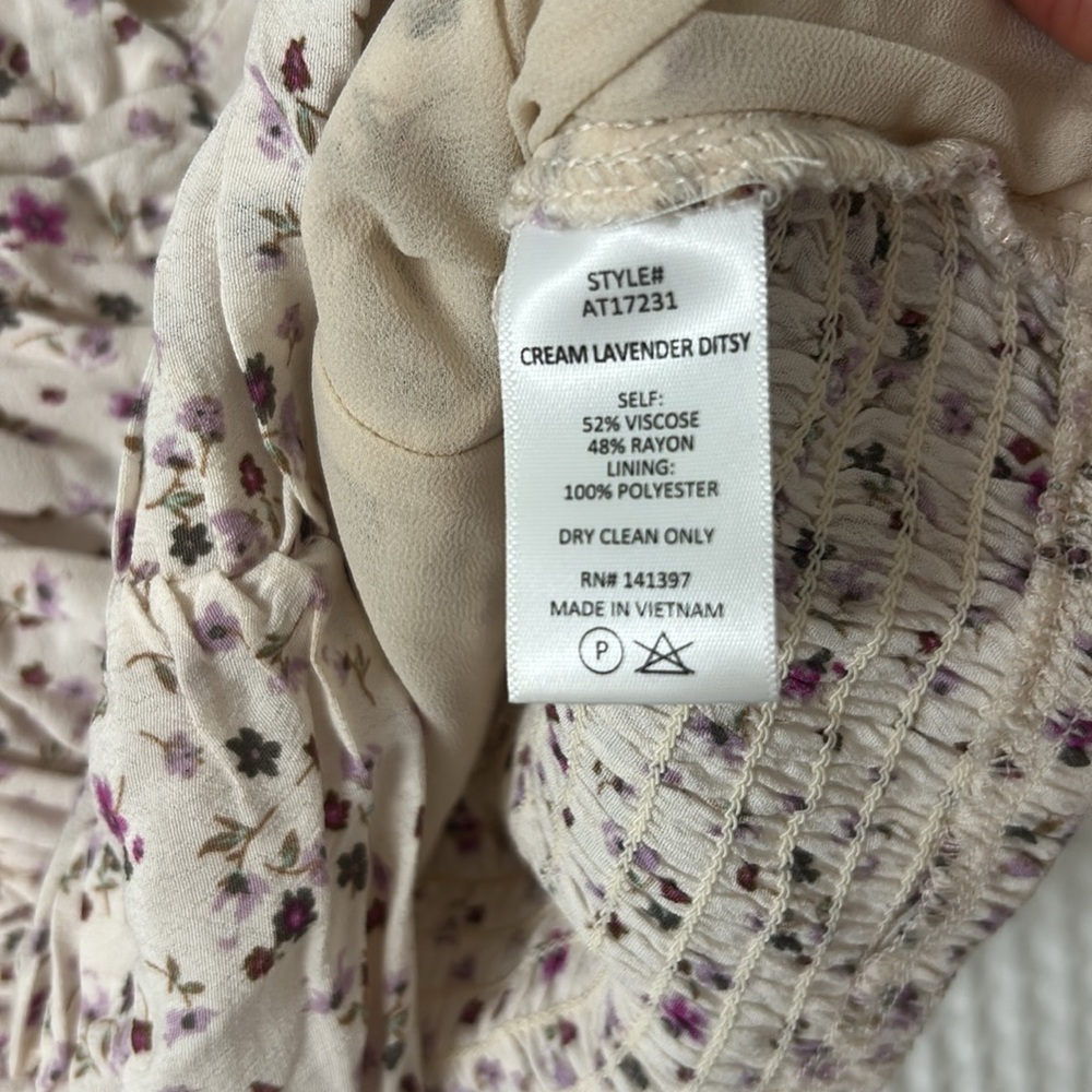 ASTR The Label Floral Ruched Puff Sleeve Top in Cream Lavender Ditsy Medium - Picture 7 of 10